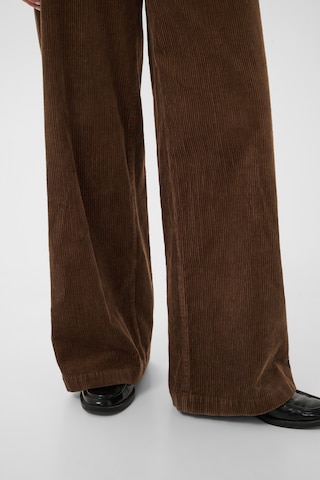 Kaffe - Pierna ancha Pantalón 'Sella' en marrón