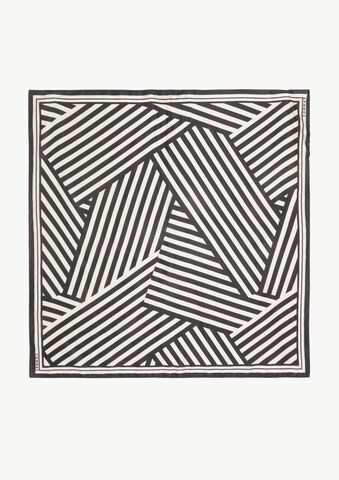 COMMA Shawl in Black: front