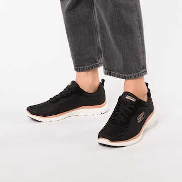 Baskets basses SKECHERS en noir