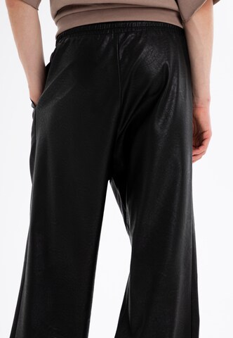 ET Nos Wide Leg Bundfaltenhose in Schwarz