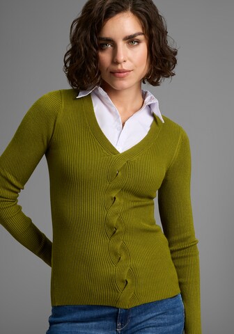 LAURA SCOTT Sweater in Green: front