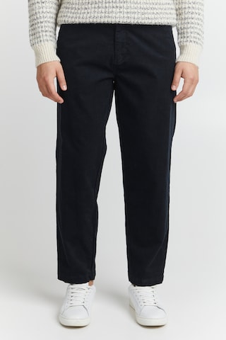 Casual Friday Regular Chino Pants in Black: front