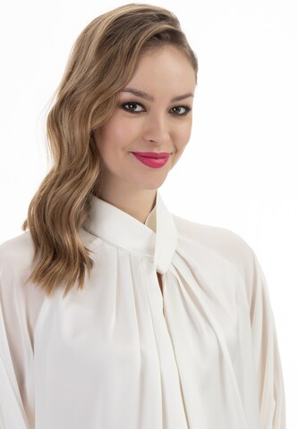 Camicia da donna di faina in bianco