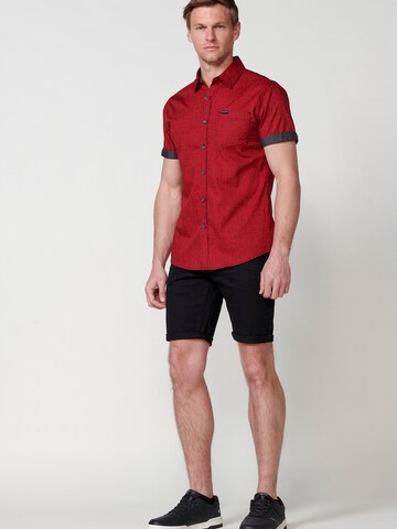 Coupe regular Chemise KOROSHI en rouge