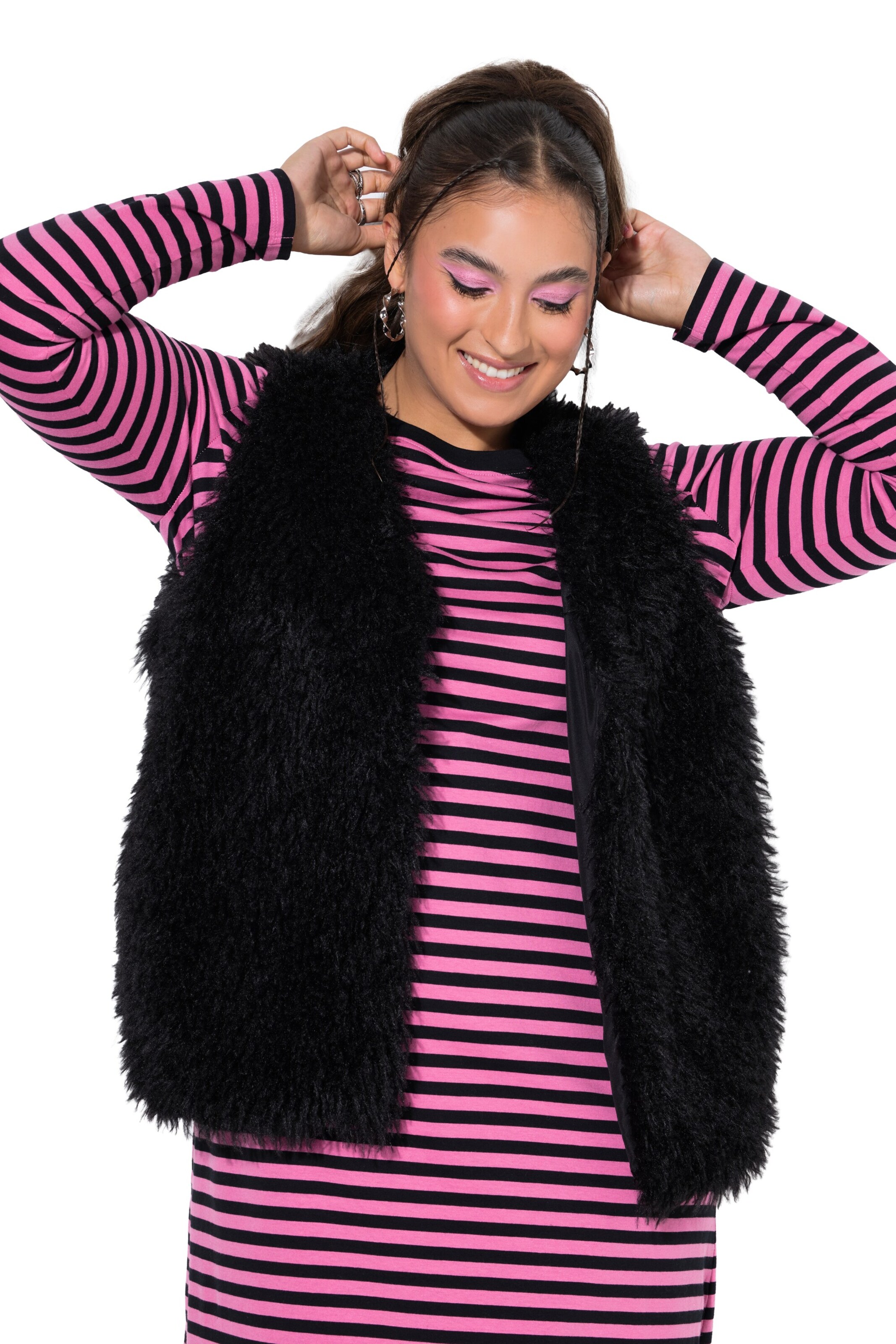 Studio Untold Vest in Black: front
