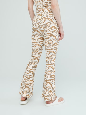 Flared Pantaloni 'Benni' di EDITED in beige