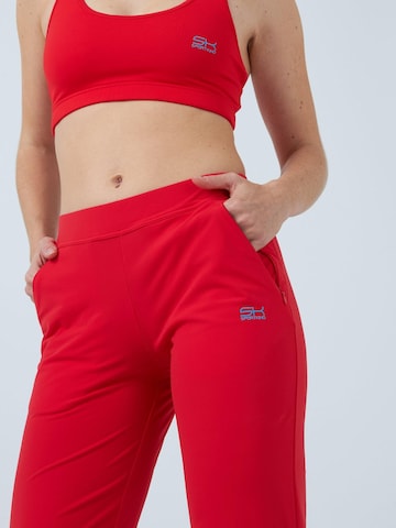 regular Pantaloni sportivi 'Training Pants' di SPORTKIND in rosso
