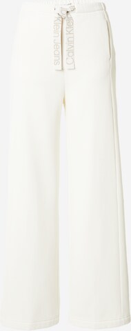 Calvin Klein Jeans Voľný strih Nohavice - biela: predná strana