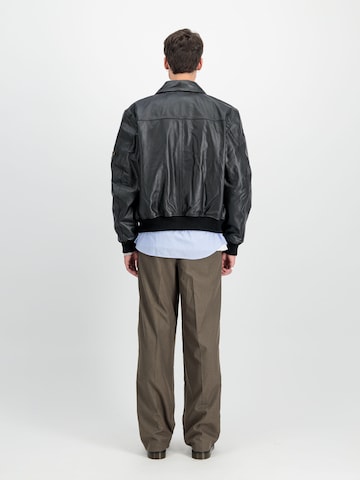 melns ALPHA INDUSTRIES Starpsezonu jaka 'CWU-45/P Heritage'