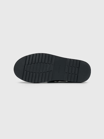 Mule 'Ease (Size runs small, order one size up)' Dutch'D en noir