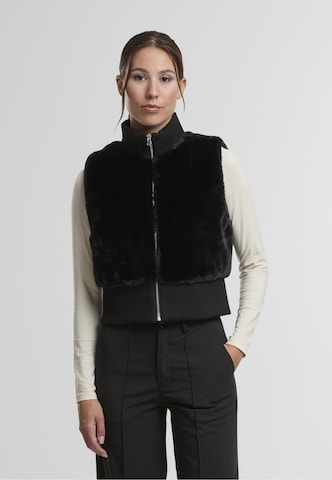 Urban Classics - Chaleco en negro: frente