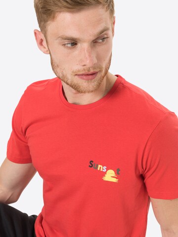 !Solid T-Shirt in Rot