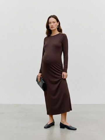 Vero Moda Maternity - Vestido en marrón: frente