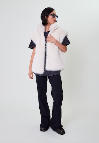 OH APRIL Vest 'Trixie' in Beige