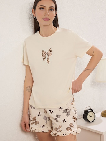 Trendyol Shorty in Beige