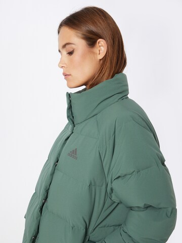 ADIDAS SPORTSWEAR - Chaqueta de montaña 'Helionic' en verde