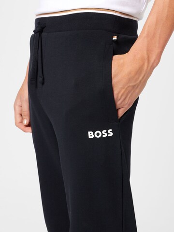 Tapered Pantaloni de la BOSS pe negru