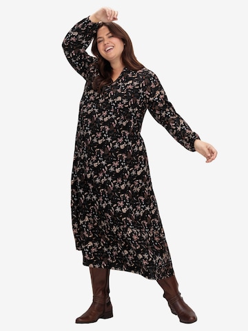 SHEEGO Puseromekko värissä musta: etupuoli