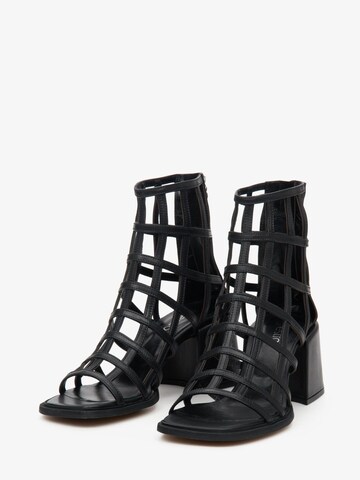 Sandalo '53-920' di Estro in nero