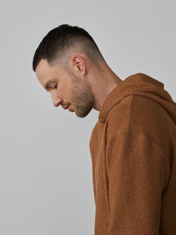 DAN FOX APPAREL Sweatshirt 'Mirco' i brun