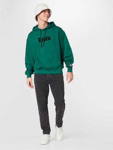 LEVI'S ® Regular Fit Sweatshirt 'Relaxed Graphic Hoodie' in Grün