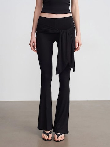 Dilvin Flared Pants in Black