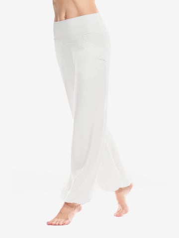 Winshape Regular Urheiluhousut ' CUL102LC ' värissä valkoinen: etupuoli