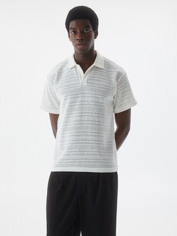 Pull&Bear Shirt in White: front