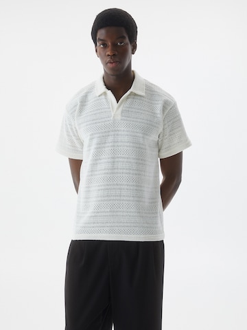 Pull&Bear Shirt in White: front