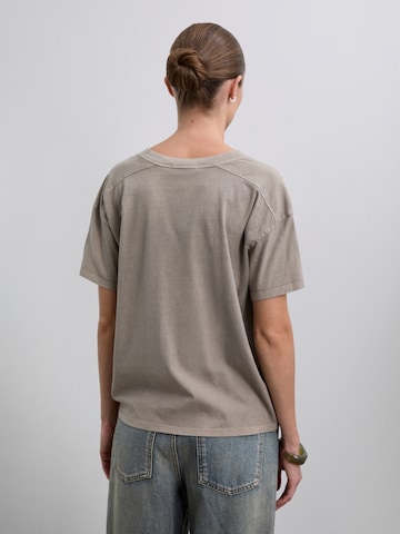 Scalpers Koszulka ' Skullv' w kolorze brązowy