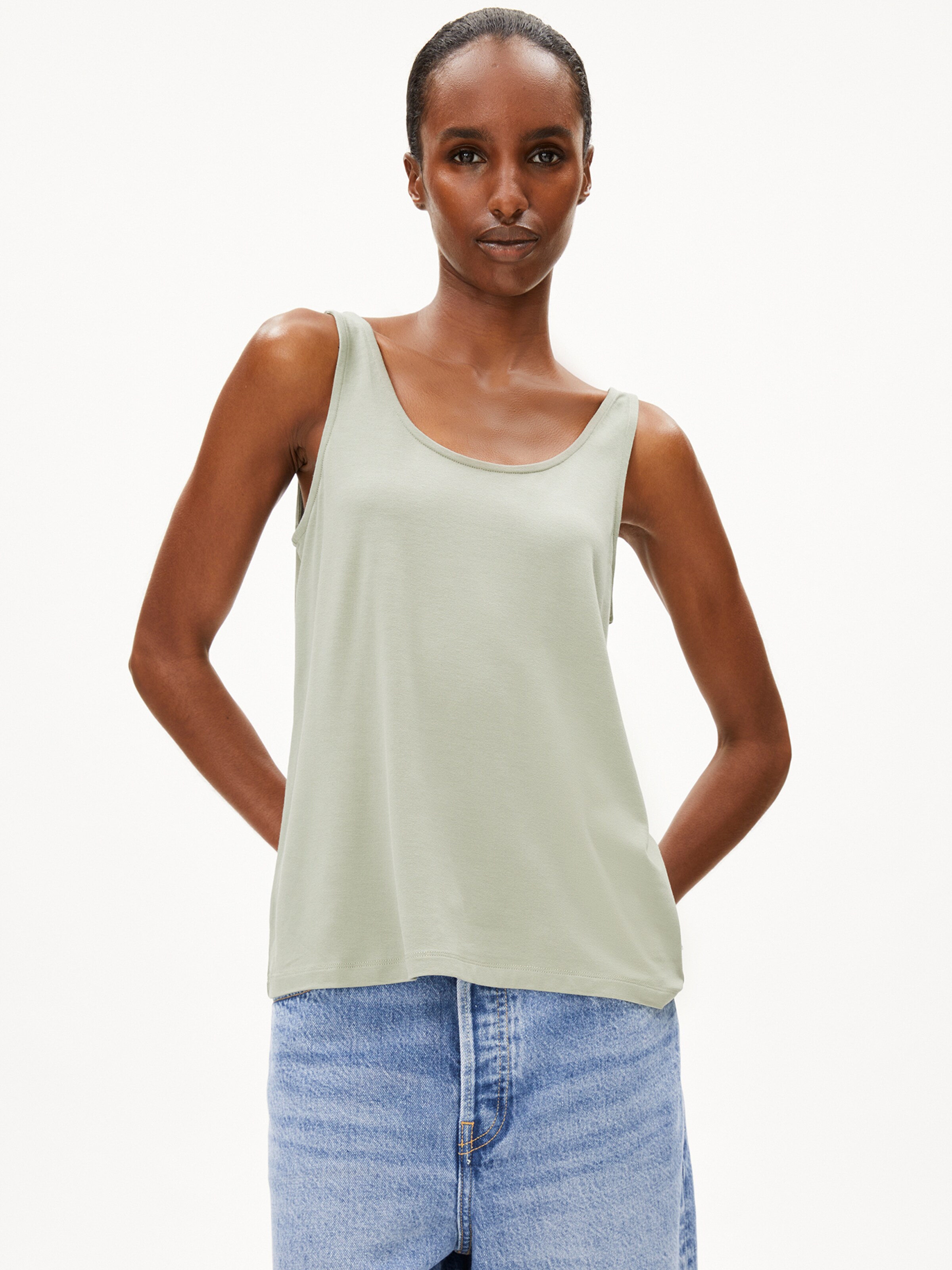 ARMEDANGELS Top ASHRAANI SOLID in Grün: Vorderseite