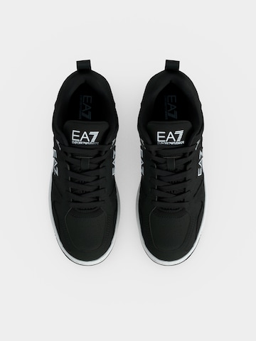 Sneaker bassa di EA7 Emporio Armani in nero