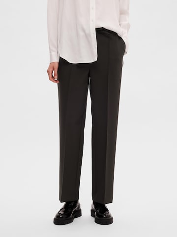 SELECTED FEMME Regular Pleated Pants 'VINNIE' in Black: front