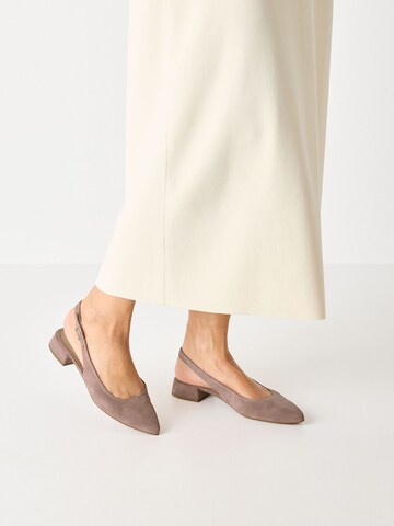 Tamaris Slingpumps in Beige