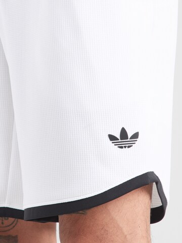 ADIDAS PERFORMANCE Ohlapna forma Športne hlače 'CLASSICS' | bela barva