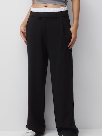 Pull&Bear Wide leg Pleat-front trousers in Black: front