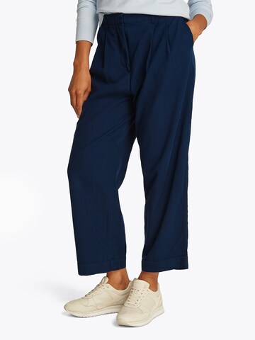 TOMMY HILFIGER Loose fit Pleat-front trousers in Blue: front