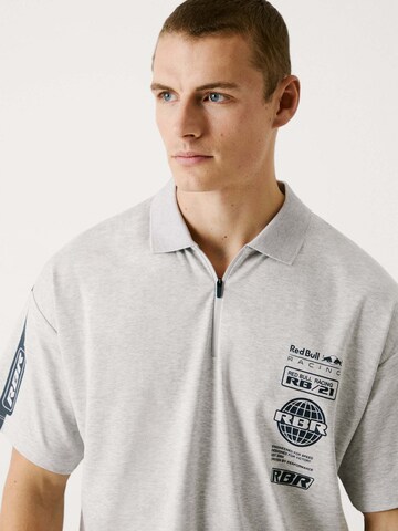 T-Shirt 'Red Bull Racing x Pepe Jeans' Red Bull Racing x Pepe Jeans en gris