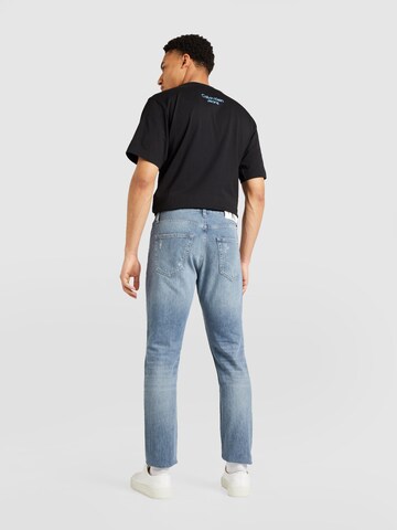 Calvin Klein Jeans Normalny krój Jeansy 'AUTHENTIC DAD Jeans' w kolorze niebieski