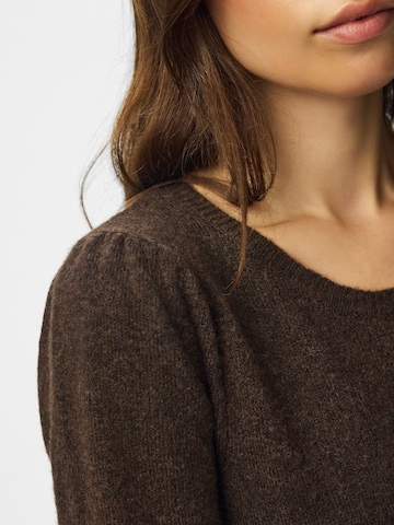 Robes en maille 'PCSALLY' PIECES en marron