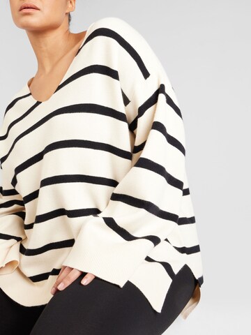 Vero Moda Curve Sweater 'VMCSaba' in Beige