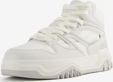 Bershka Sneakers hoog in Grijs: voorkant