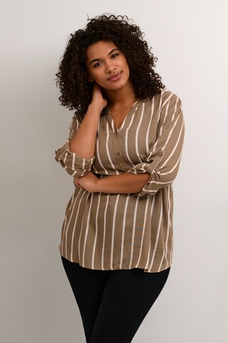 Camicia da donna 'Sida' di KAFFE CURVE in beige: frontale