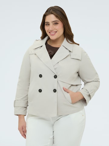Cappotto invernale di Fiorella Rubino in bianco: frontale
