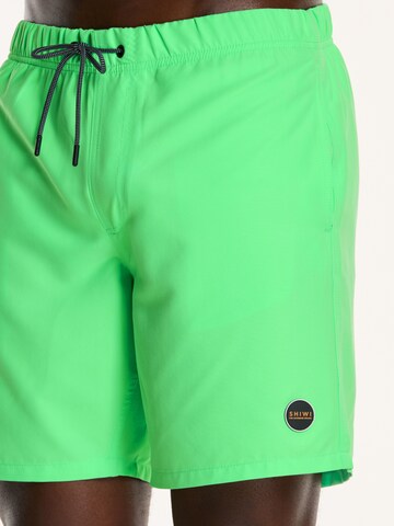 Shiwi Kratke kopalne hlače 'MIKE' | zelena barva
