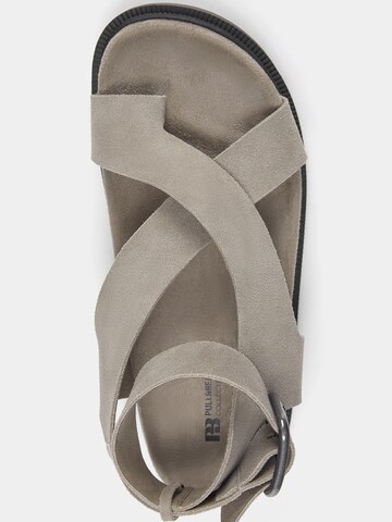 Pull&Bear Sandale in Grau