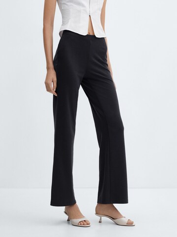 Wide leg Pantaloni 'Avayax' de la MANGO pe negru: față