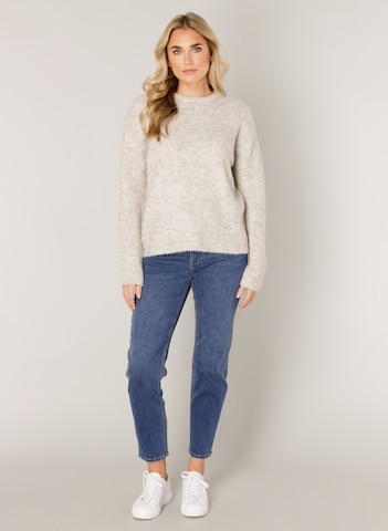 BASE LEVEL Sweater in Grey