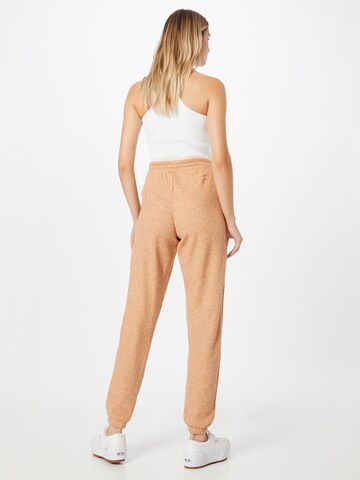 Regular Pantalon 'Tabea' ABOUT YOU en marron