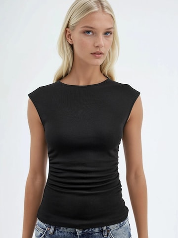 Top di Busem in nero: frontale